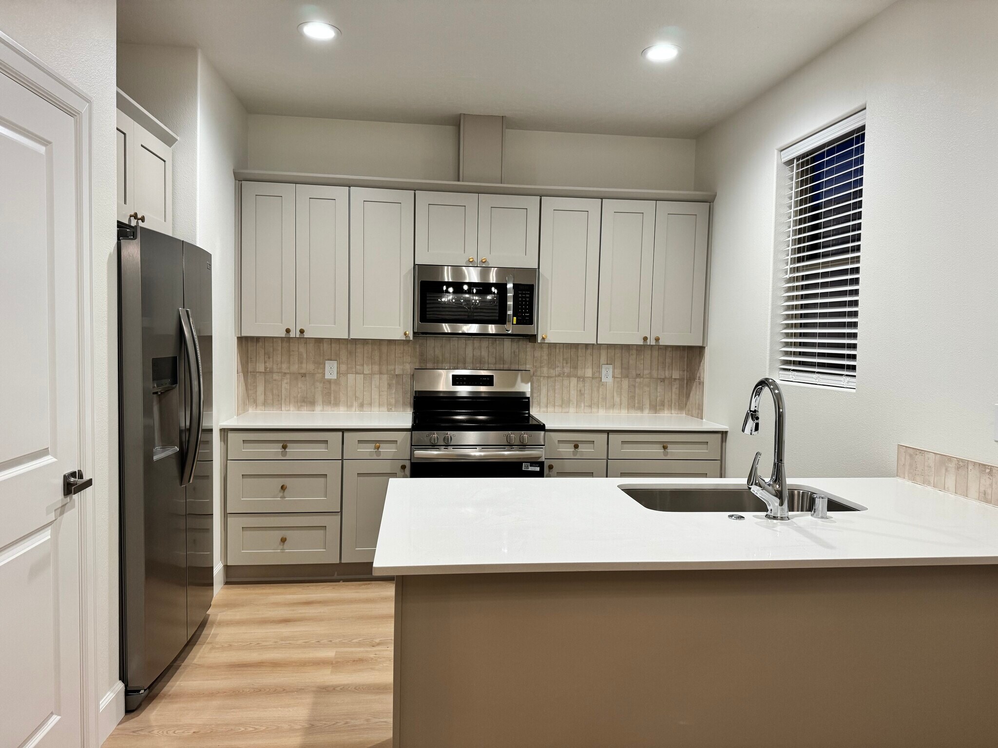 Building Photo - 507 Carol Ave