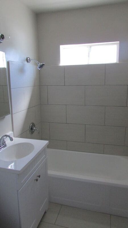 Building Photo - 1323 S Highland Ave