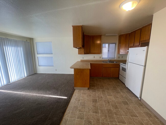 Building Photo - 132 Frisbie St