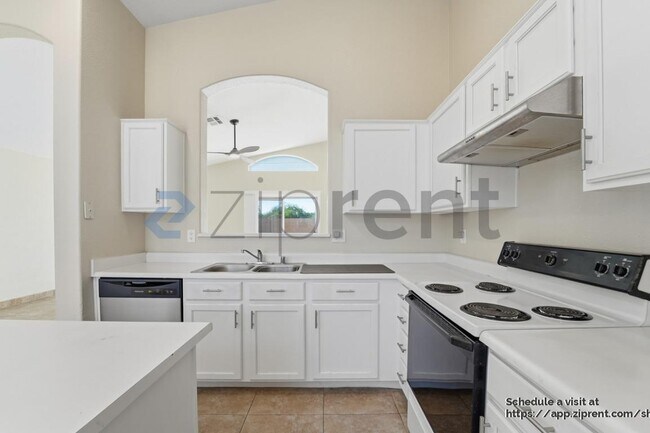 Building Photo - 17216 N Wavyleaf Ave