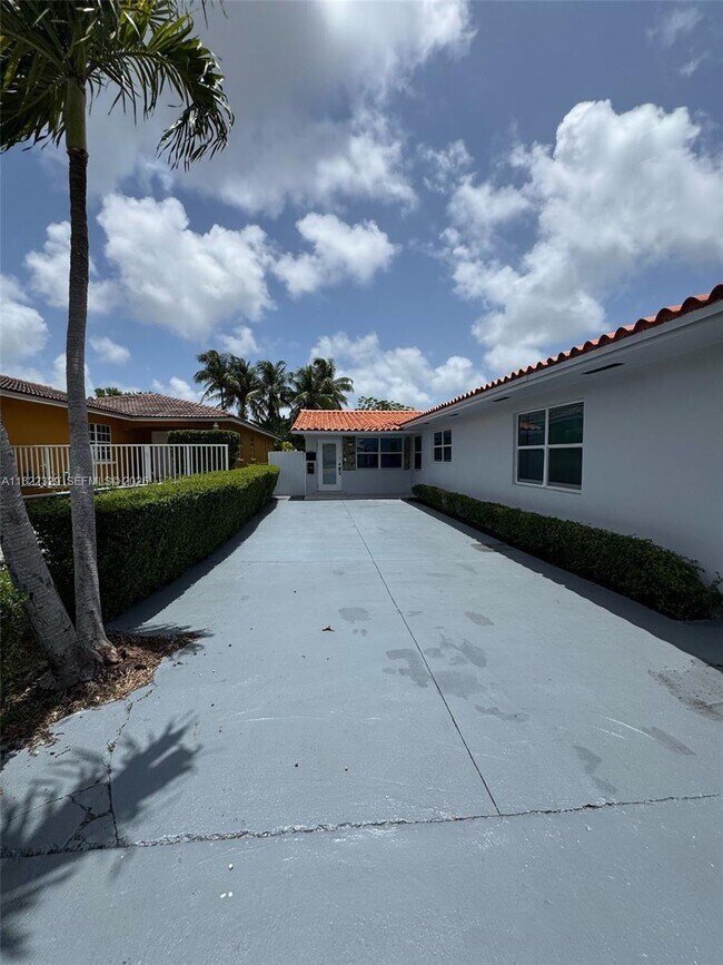 Building Photo - 2941 SW 36th Ave