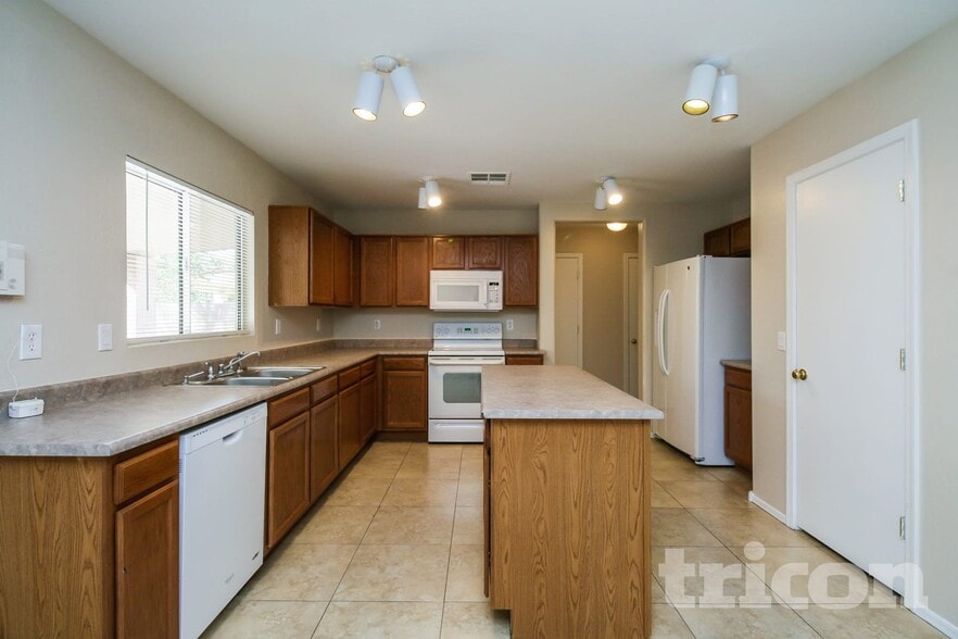 Building Photo - 3153 E Bagdad Rd