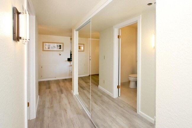 Building Photo - Prime Central Location / Available NOW!!!