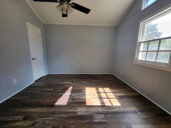 Building Photo - 3106 Point Clear Dr