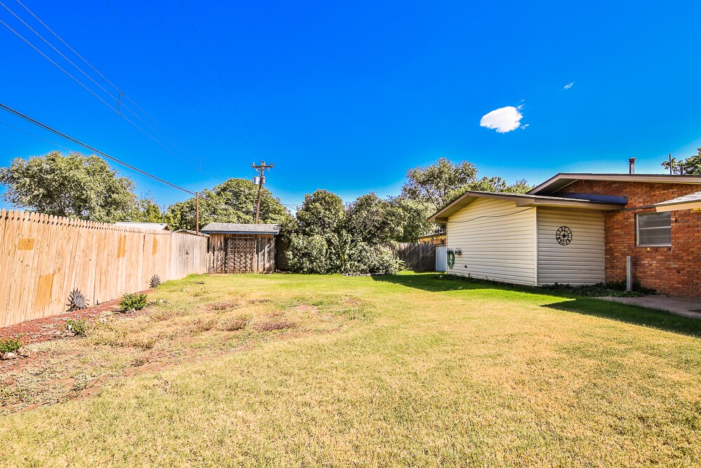 Building Photo - 711 6th Plz