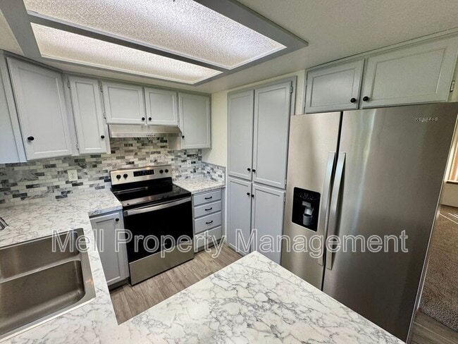 Building Photo - 71 E Rainbow Dr