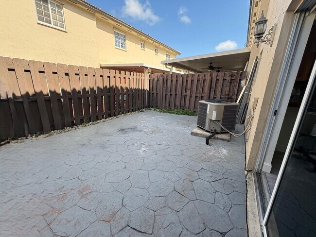 Building Photo - 11416 NW 93rd Ct