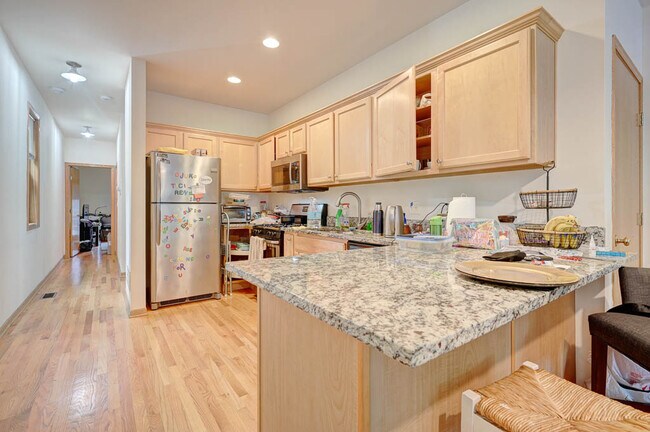Primary Photo - 3117 N Damen Ave