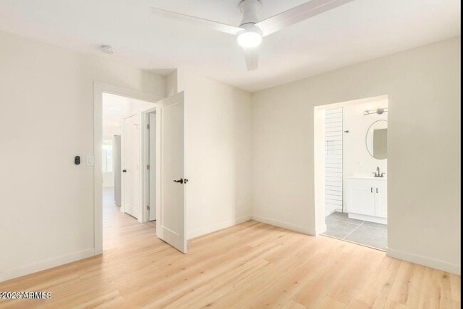 Building Photo - 902 E Fairmount Ave