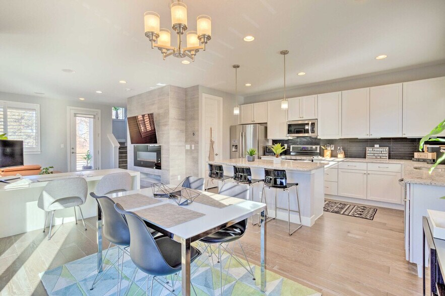 Building Photo - 4260 E Warren Ave