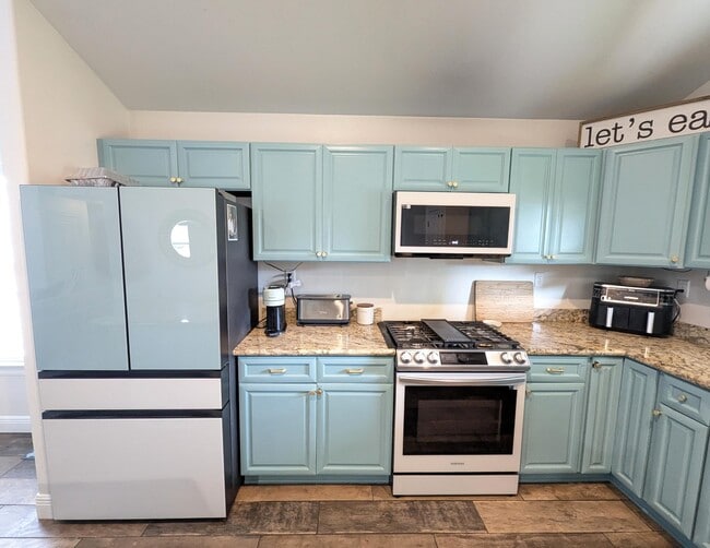 Building Photo - 1880 Presidio St