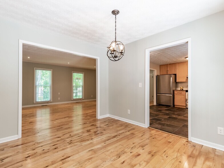Building Photo - 4133 Thornwall Dr