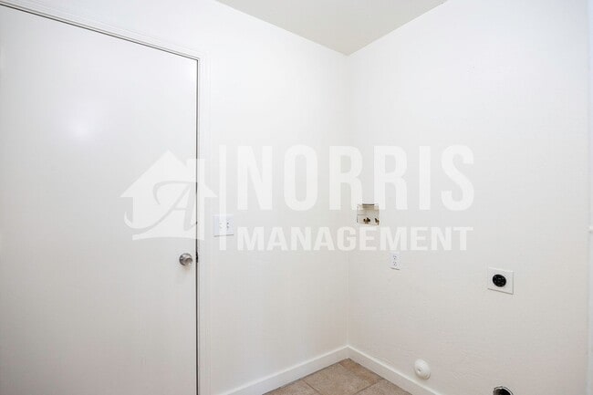 Building Photo - 10493 W Arivaca Dr