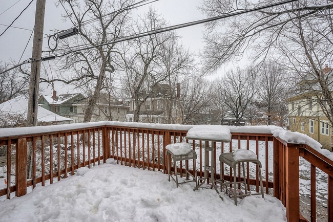 Interior Photo - 3721 Broadway