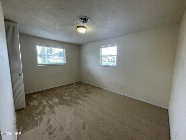 Building Photo - 135 Kent Dr