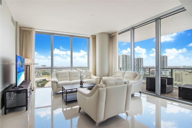 Building Photo - 1100 Biscayne Blvd