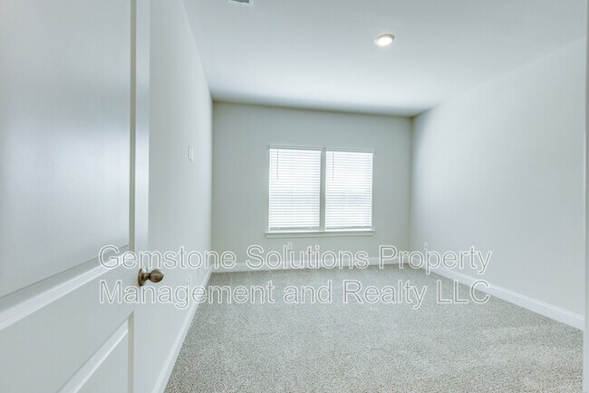 Building Photo - 204 Douglas Bend Rd