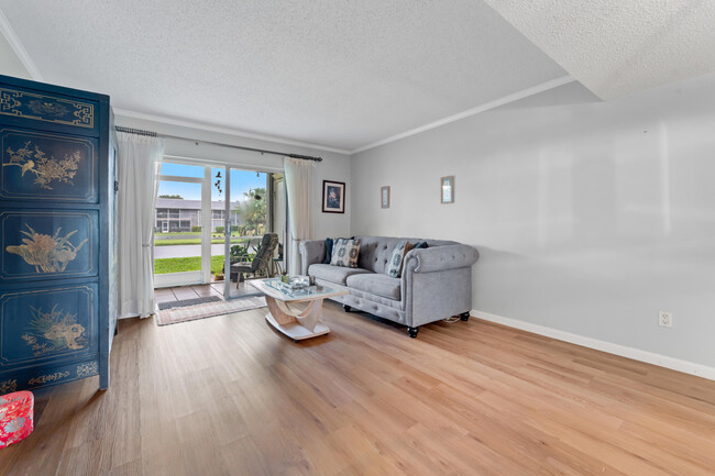 Building Photo - 18081 SE Country Club Dr