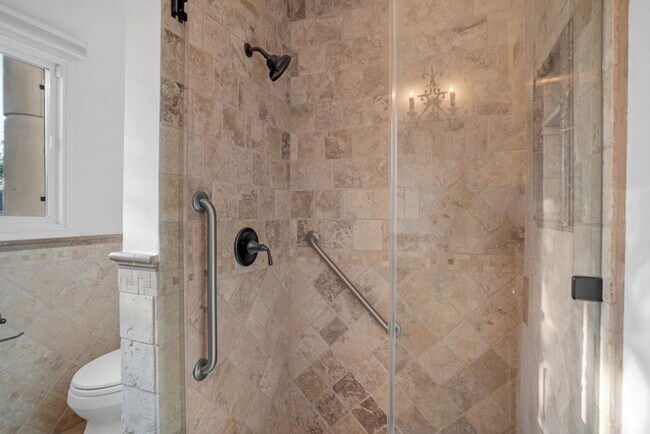 Building Photo - PRIVATE AND TRANQUIL COMPLETELY RENOVATED ...