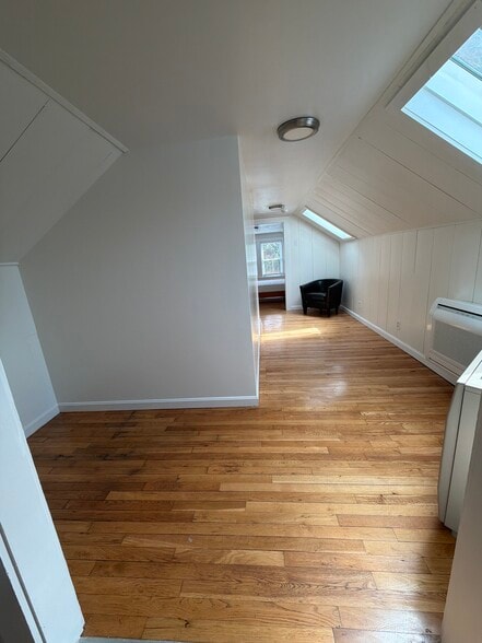 Building Photo - 50 Lyng St