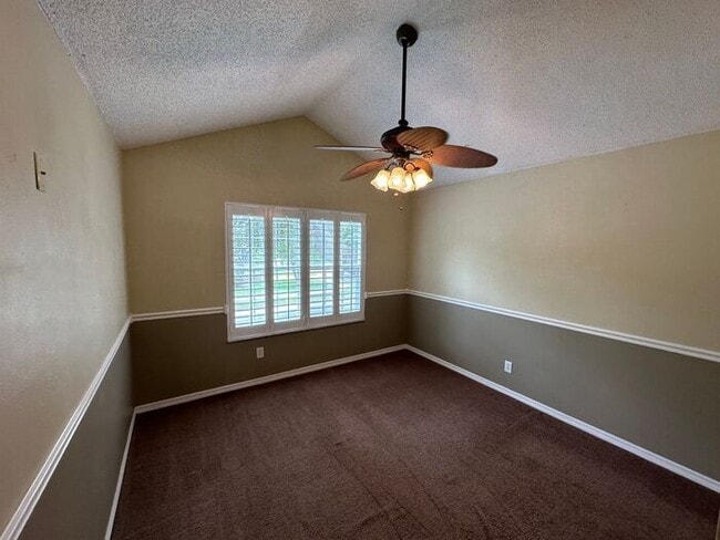 Building Photo - Cozy 3 bed 2.5 bath home in the heart of O...