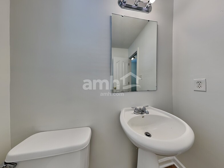 Building Photo - 6820 Squirrels Foot Ct