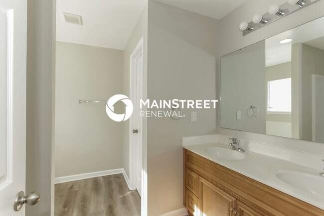 Building Photo - 3 Bedroom Pet-Friendly Home in CHARLOTTE, NC with Main Street Renewal