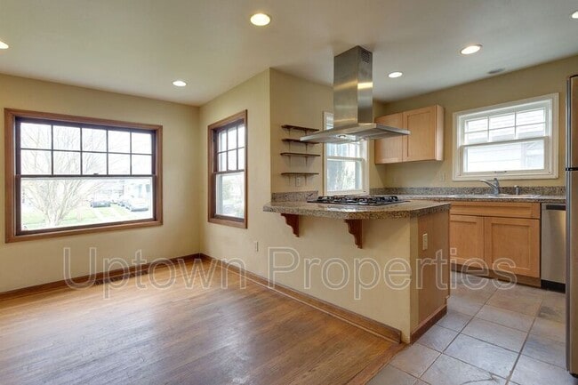 Building Photo - 1644 N Willamette Blvd