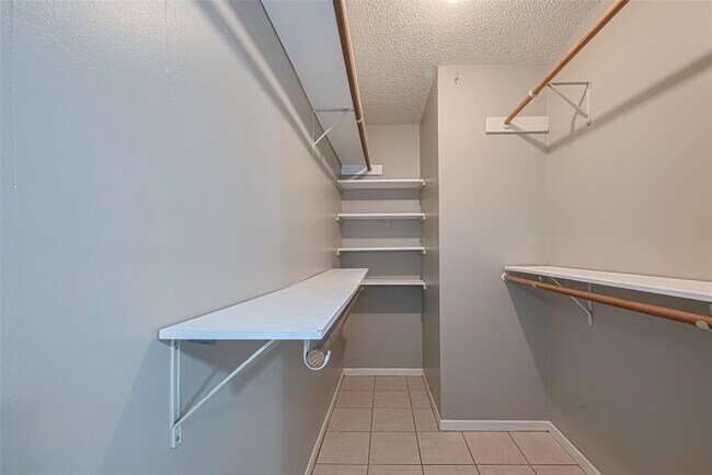 Building Photo - 3315 Golden Trails Dr