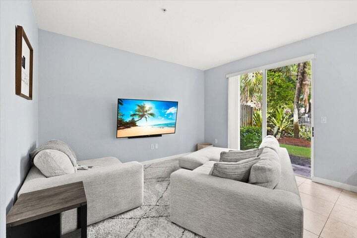 Building Photo - 130 Emerald Creek Ter