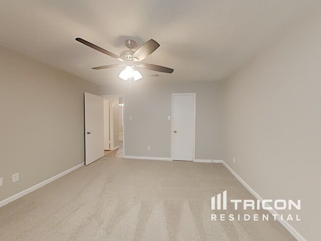 Building Photo - 612 Circleview Dr
