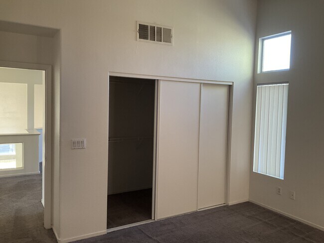 Building Photo - 4799 Zanzibar Ln