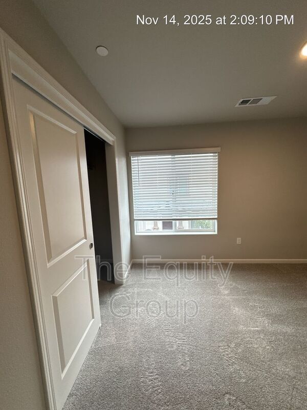 Building Photo - 410 S Summit St