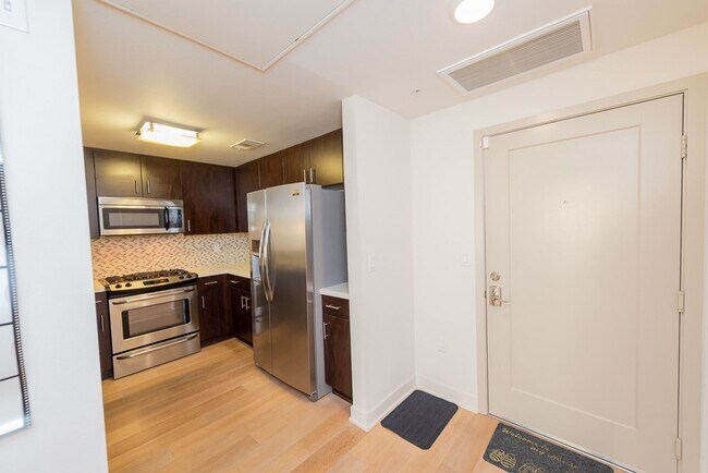 Building Photo - Element 436