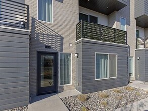 Building Photo - Downtown Beautiful 4 bed, 4 bath town-home