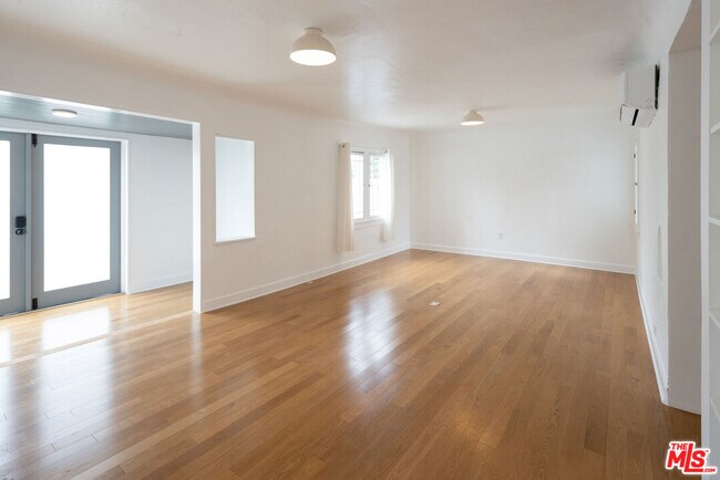 Building Photo - 734 Pier Ave