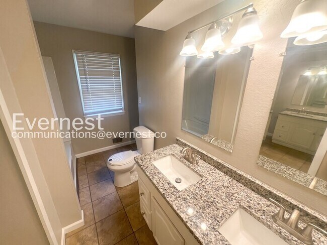 Building Photo - 3 Bed, 2 Bath Home with Fenced Yard & Garage / Pet-Friendly / Vouchers Accepted / Available Now!