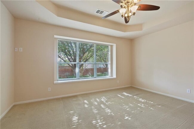 Building Photo - 2405 Speidel Dr