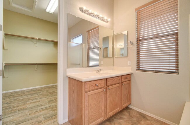 Building Photo - 4120 E Donato Dr