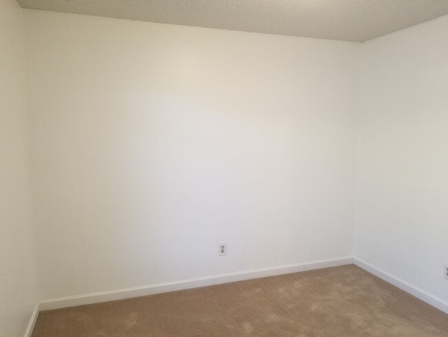 Building Photo - 4B/2B Home with Attached Garage in Longmon...