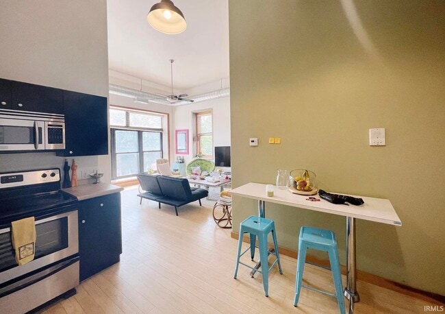 Building Photo - 213 N Walnut St