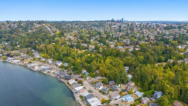 Building Photo - 5306 Beach Dr SW