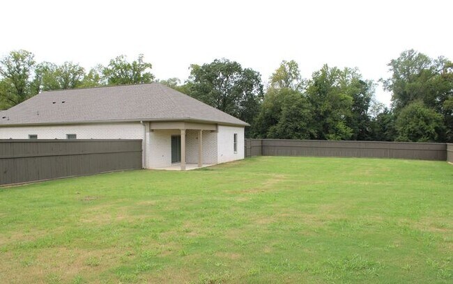 Primary Photo - MOVE IN SPECIAL for Clift Farm home WITH F...