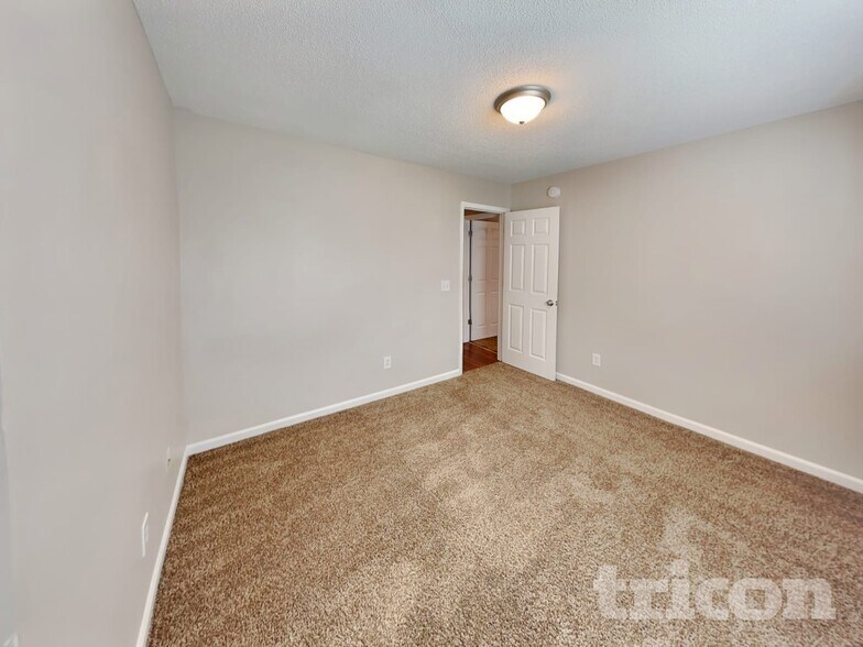 Building Photo - 308 Fox Trot Dr
