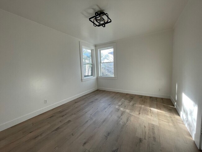 Building Photo - 691 5th St W