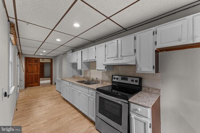 Building Photo - 158 W Butler Ave