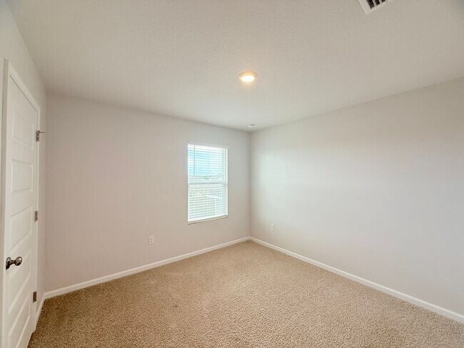Building Photo - 5565 Galahad Trl
