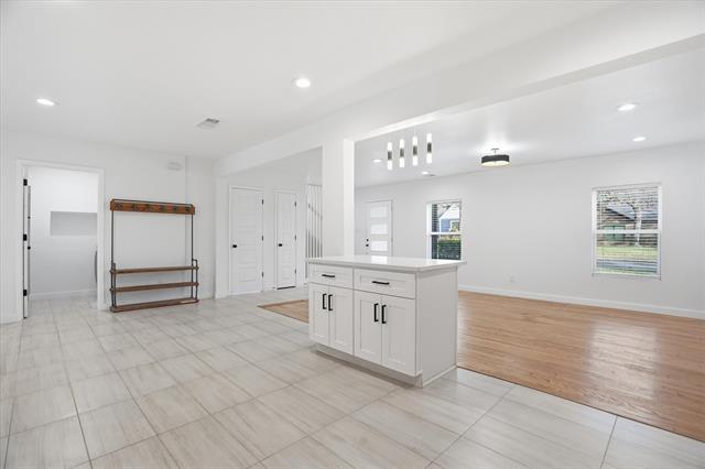 Building Photo - 2228 Goldenrod Ave