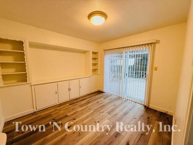 Building Photo - Beautifully Updated 3-Bedroom Home in Sout...