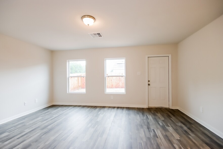 Building Photo - 15505 Briar Forest Dr